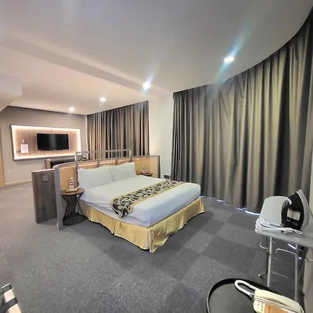 Roxy Hotel & Apartments Kuching Exterior photo