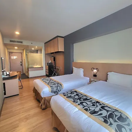 Roxy Hotel & Apartments Kuching Exterior photo