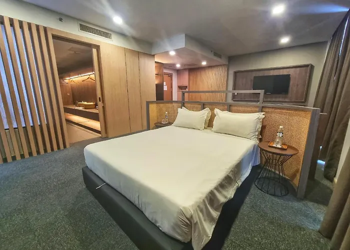 Roxy Hotel & Apartments