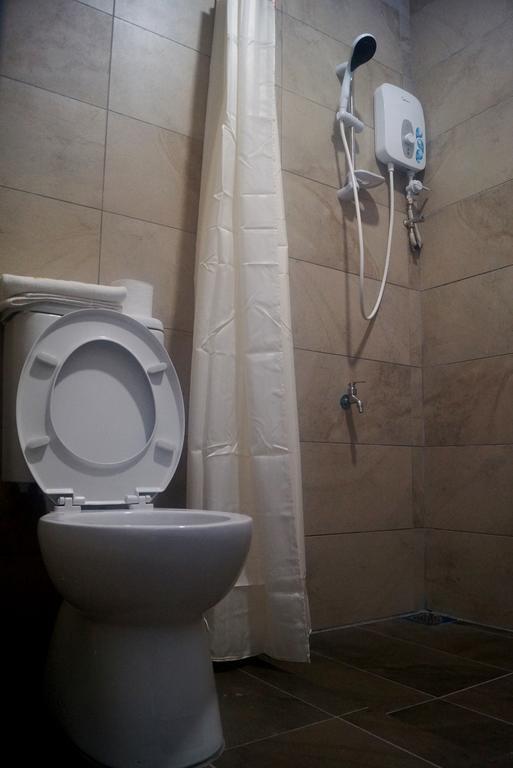 Hotel Roxy & Kuching