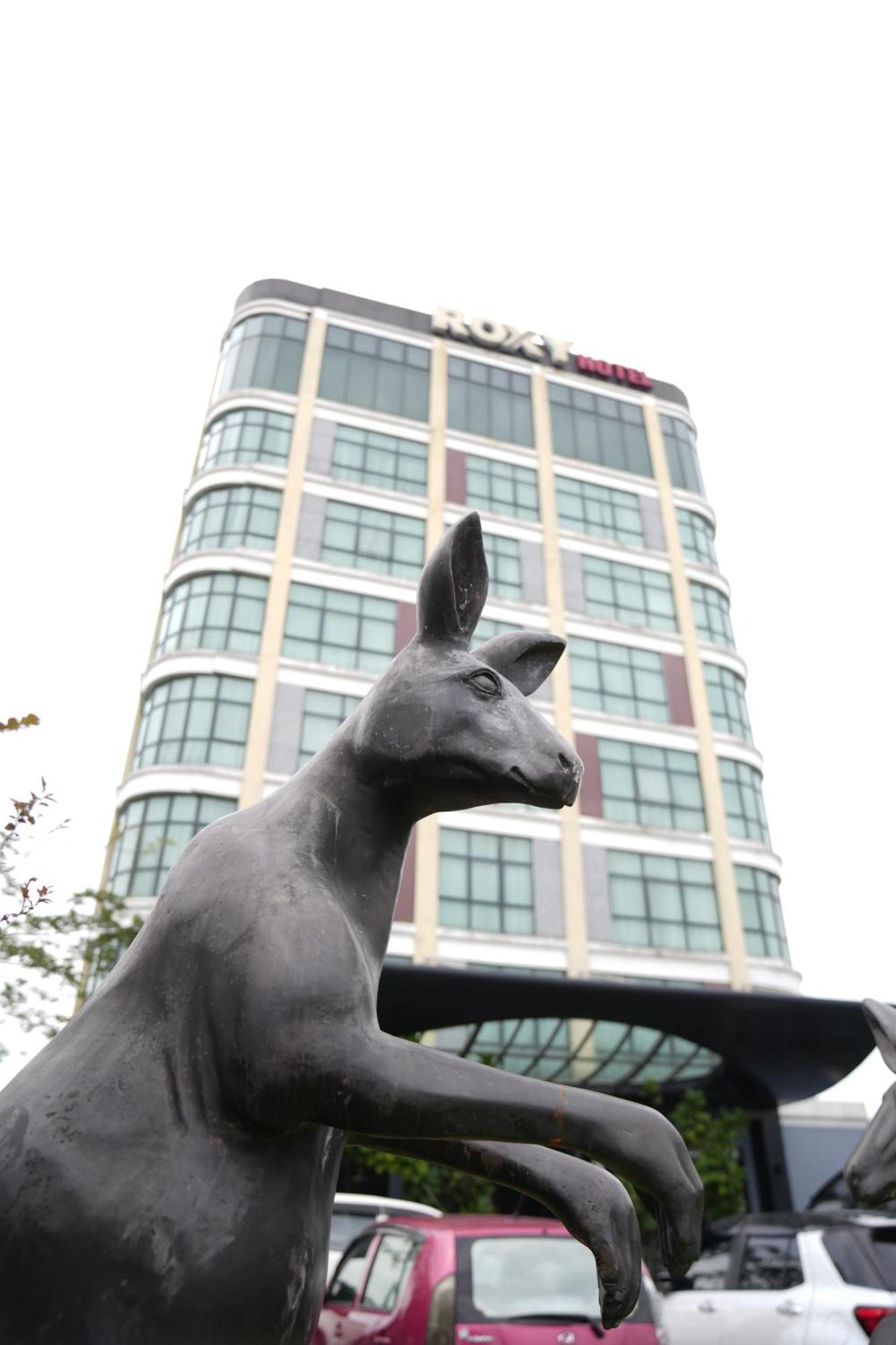 Hotel Roxy & Kuching