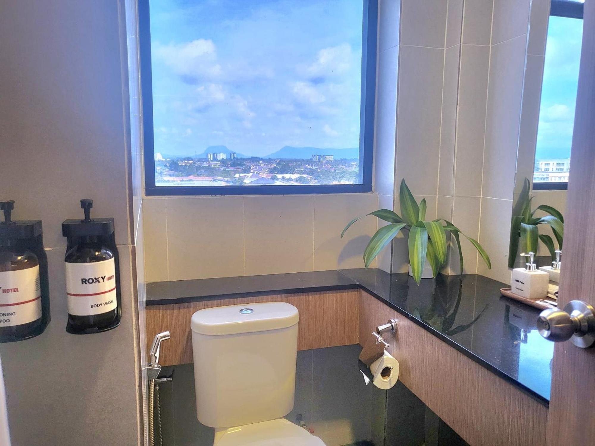 Hotel Roxy & Kuching