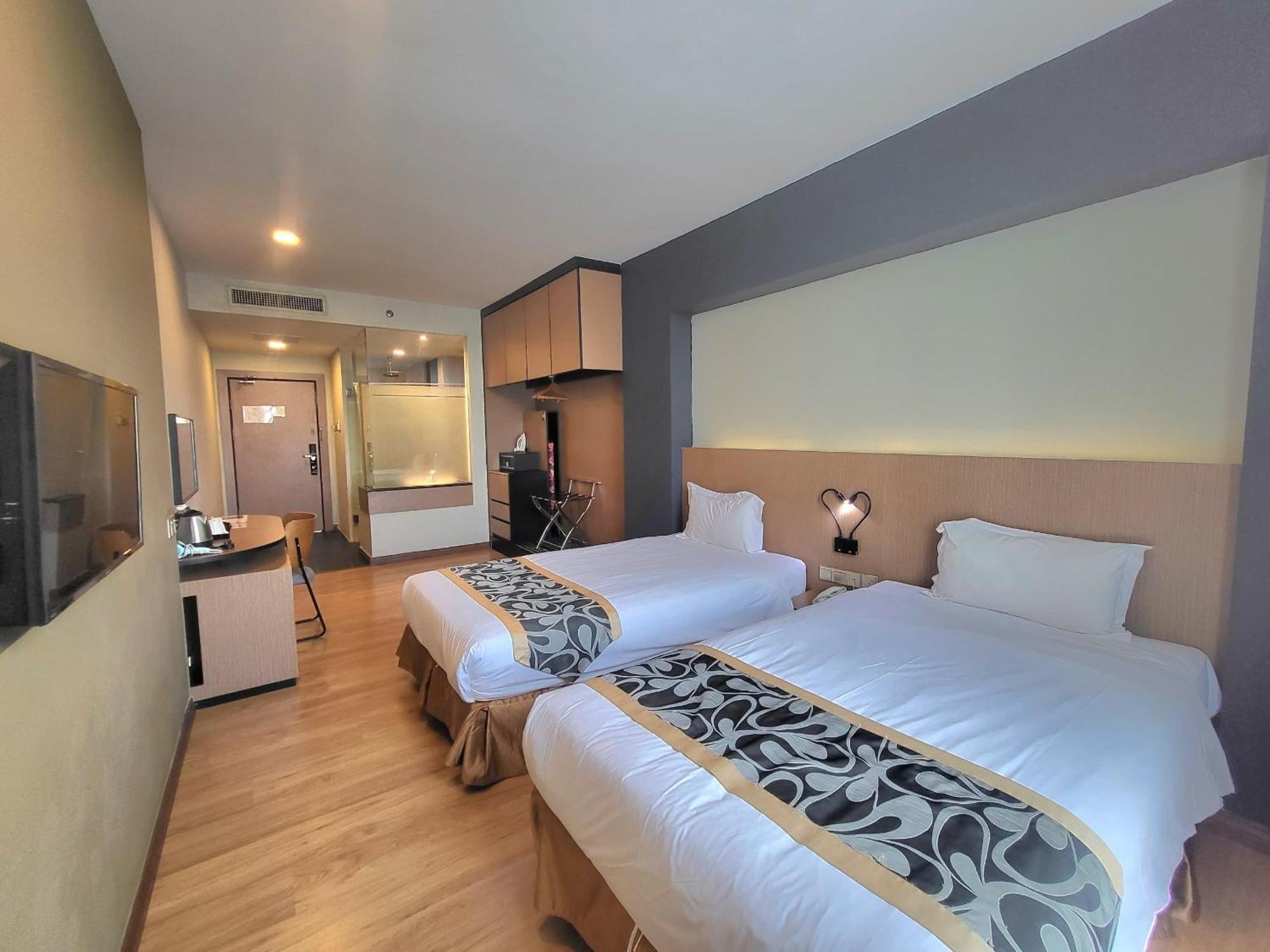 Hotel Roxy & 3*